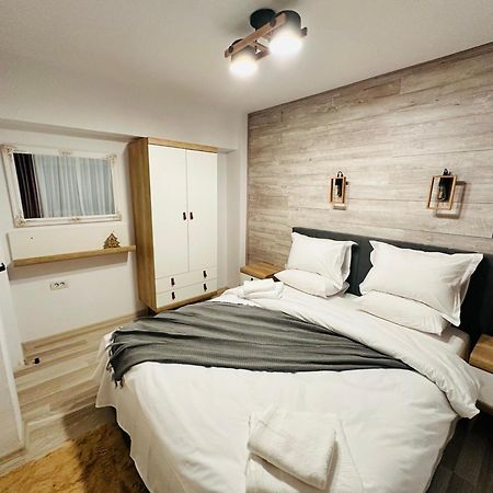 Apartament Patrick Гура Хуморулуй Екстериор снимка