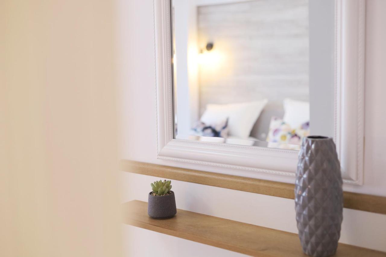 Apartament Patrick Гура Хуморулуй Екстериор снимка