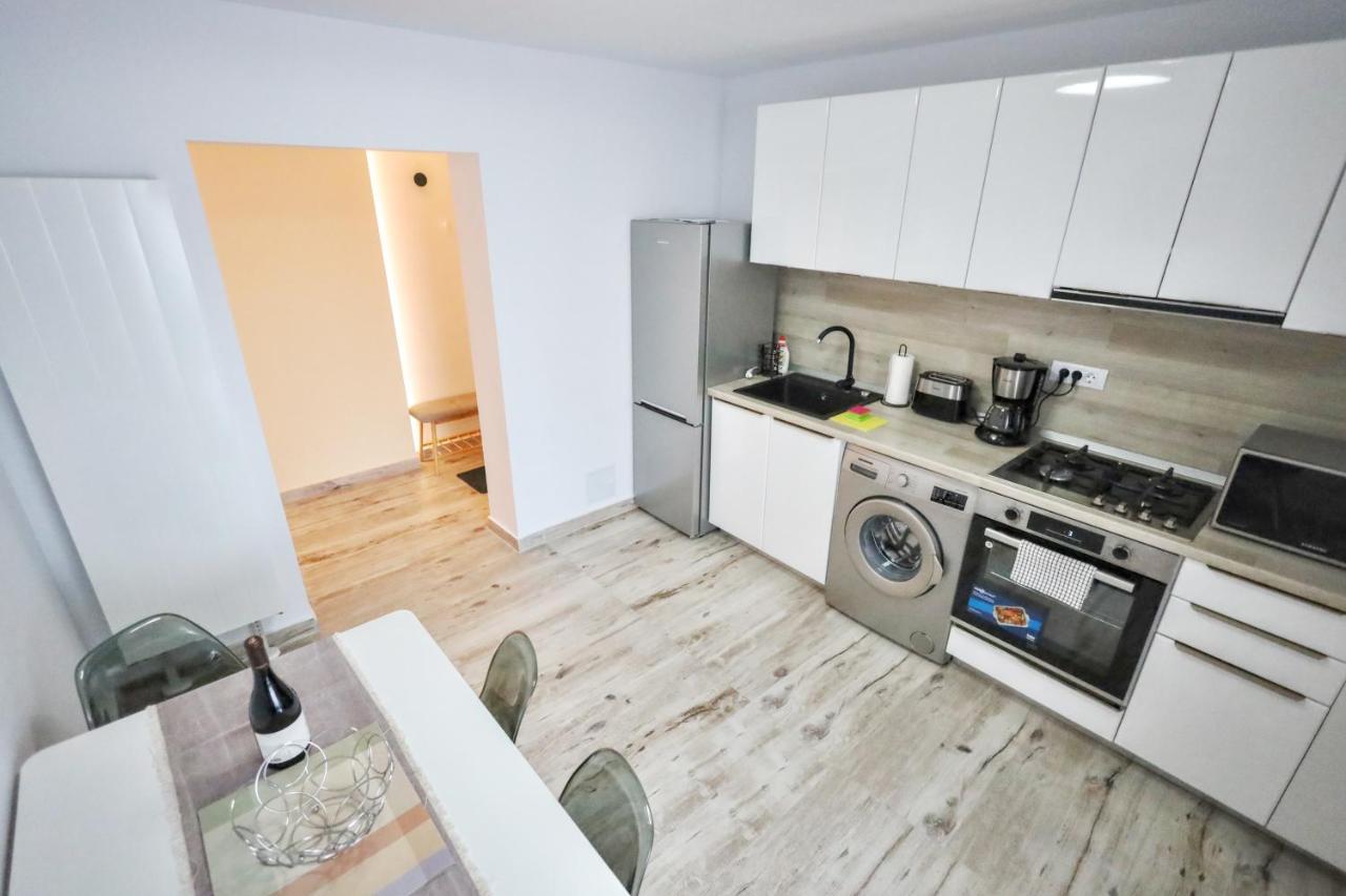 Apartament Patrick Гура Хуморулуй Екстериор снимка
