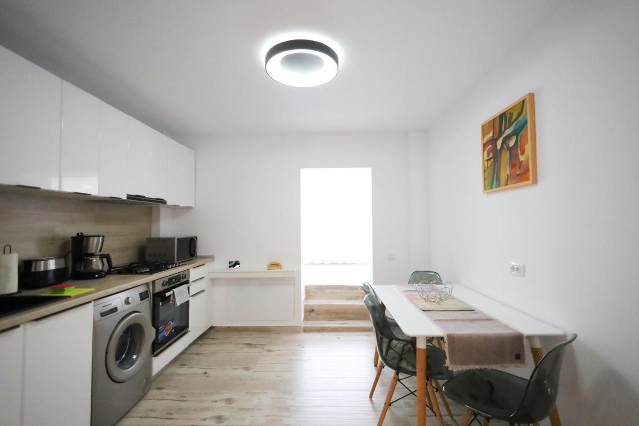 Apartament Patrick Гура Хуморулуй Екстериор снимка