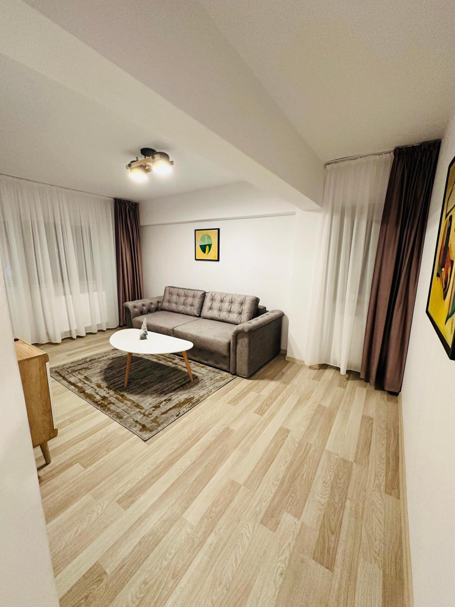 Apartament Patrick Гура Хуморулуй Екстериор снимка